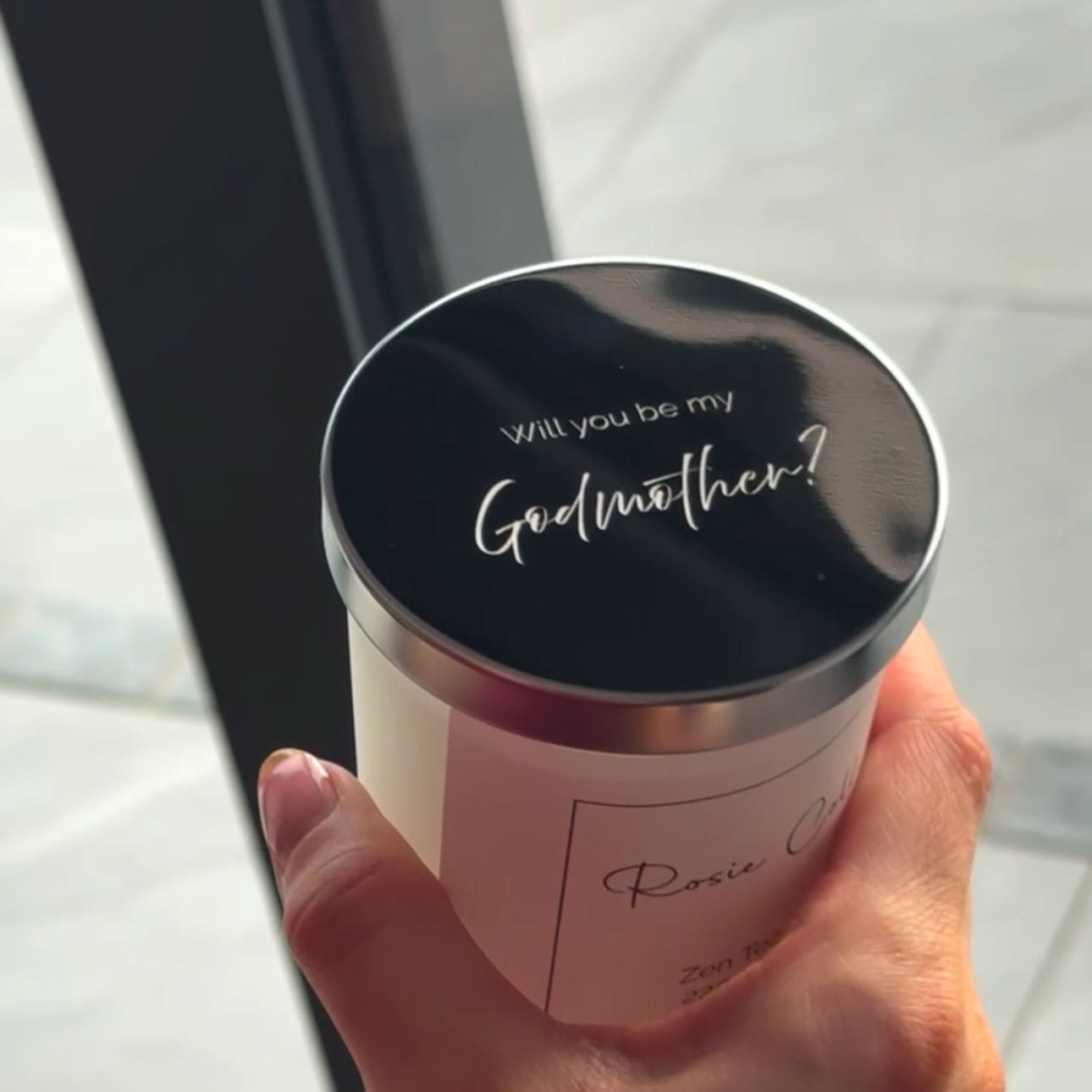 The Art of Personalising a Candle as a Thoughtful Gift